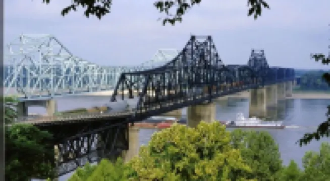 Charming Historic Home with 2 Queen Beds & Backyard in Fulton, IL Hotels in Whiteside County