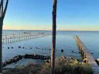 Bayfront, Pool, Pier, 2 Hot Tubs!, Sandy Beach, Private, steps from beachfront