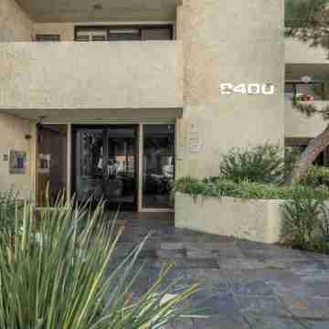 Rooftop 2-bedroom apartment in heart of West Hollywood with skyline view Hotel Exterior