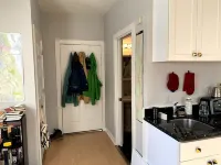 Terrific 1-bedroom private apartment in Berkeley, super sunny and close to all