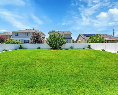 Modern 5Br/3BA Luxury Home,Movie Nights & Comfort Hotels in Evans