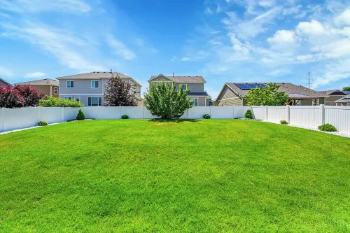 Modern 5Br/3BA Luxury Home,Movie Nights & Comfort Hotels in Evans