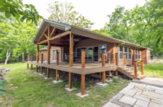 Luxury Cabin With Lake Views + 36 Acres To Play On Bull Shoals