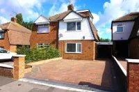 Lovely Family Home in Rainham. Relax at this peaceful home away from home. Hotels in 