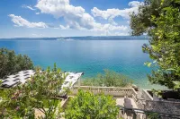 Villa Adriatica Excelsior - Beach Front Apartment With a SeaView #3 Stanici 호텔