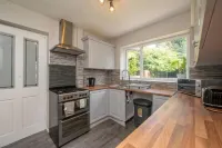 Full House | NEC Free Parking & Netflix Fast Wifi Hotels in Shirley