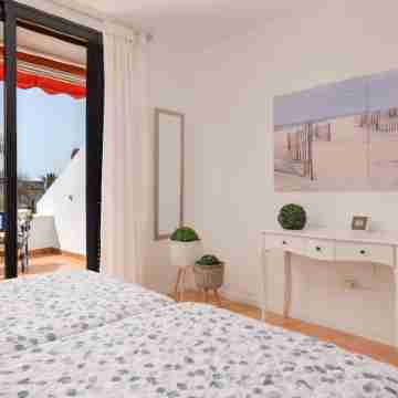 "Piece of Ocean by Mea Substantia" Rooms