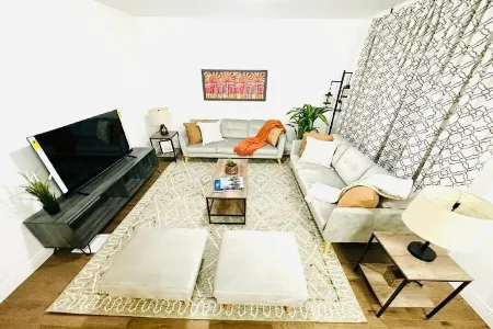 Charming-Relaxing Retreat 10 min to Niagara Falls Отели рядом с достопримечательностью «Парк штата Форт Ниагара»