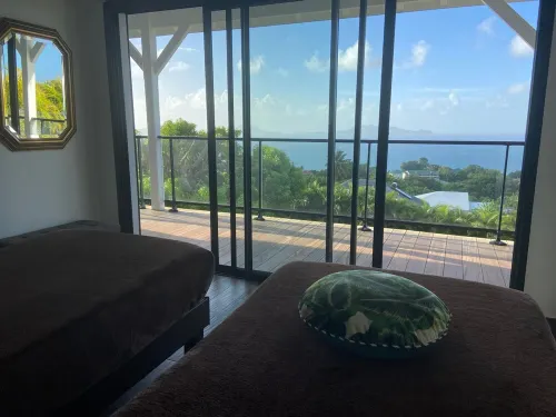 Villa with heated infinity pool and sea view