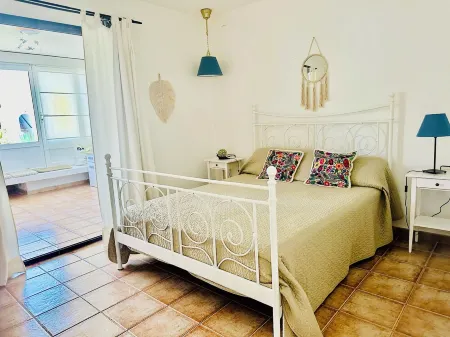 Vivienda Situada en Complejo Diseñado por el Arquitecto Cesar Manrique