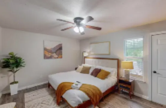 Charming BOHO 2-bedroom apartment walkable to AT&T stadium,global life Arlington