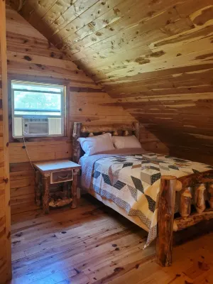 Charming 2 bedroom cabin on a beautiful private lake.