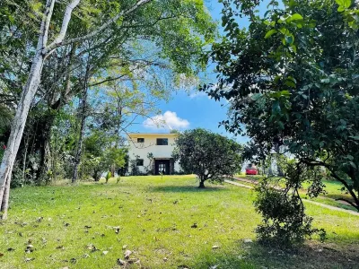 With terrace and pool: 7 minutes from Montezuma's beaches and restaurants! 科瓦諾機場附近的飯店