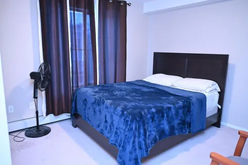 10 minutes to the LRT station and Rec Centre! Family-sized condo with patio.