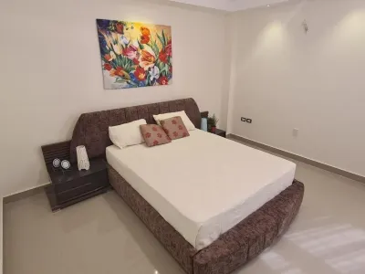 Modern Living, Simplified by Cavalli Boutique Apartments Bashtil - Upper Egypt train station附近的飯店