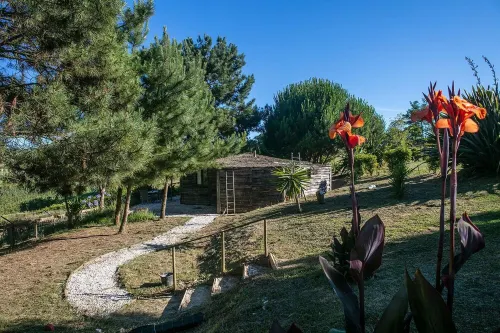 1. Rustic Rondavel with Wood-burner & Sauna – Long-stay Winter Retreat Hotel a Évora de Alcobaça