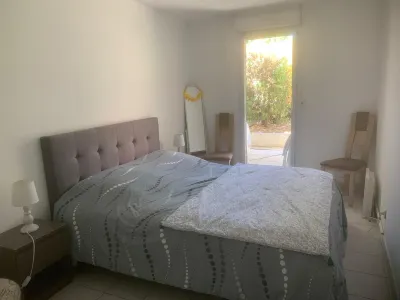 Quiet apartment, sleeps 4, garden-wi-fi parking Hotels near Place des Logis