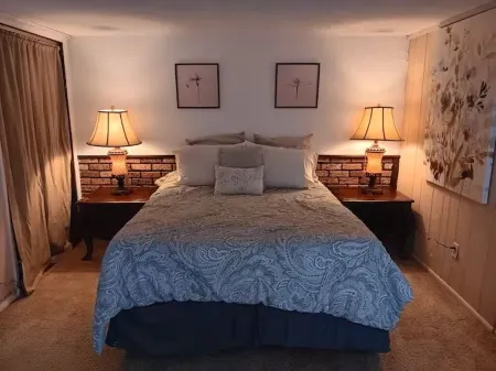 The Cozy Nook! Charming 1-bedroom apartment in Batavia with WiFi, AC Отели рядом с достопримечательностью «Парк Остин»