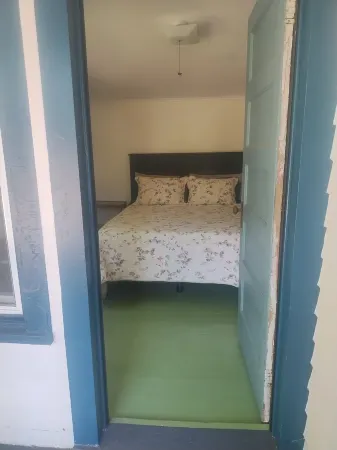 Charming 1-bedroom apartment in peaceful Palenville with WiFi, AC