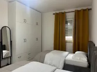 FIA Rentals 2 Tirana Central のホテル