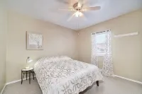 NEW LISTING charming 2 bedroom house walking distance to the beach and downtown