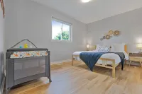 Niagara Retreat|HotTub|Sauna|Games|15 Min to Falls