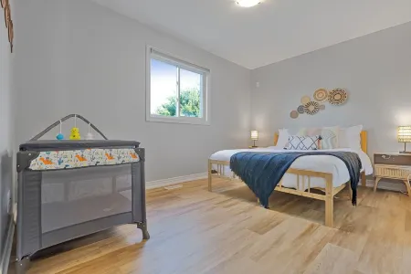 Niagara Retreat|HotTub|Sauna|Games|15 Min to Falls