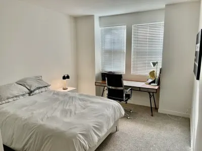 Modern 2 bed / 2 bath near Disneyland Hotels near UNIQLO Los Cerritos