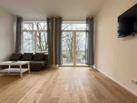 (AM1036) Modern fitters' apartment with balcony