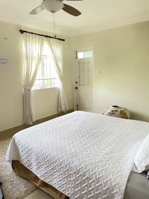 Blue Waters 2-bedroom Condo, w/ ocean views, close to the beach