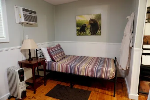 Charming 2-bedroom POND NOOK cabin at Mulberry Gap with AC, WiFi, & Kitchenette!