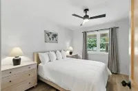 Baraboo Bungalow Hotels in Baraboo