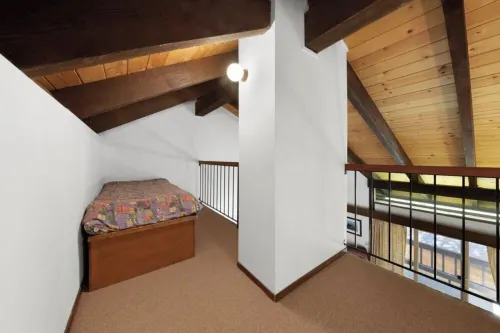 3-bedroom condo in peaceful Tahoe City with AC, WiFi. Enjoy