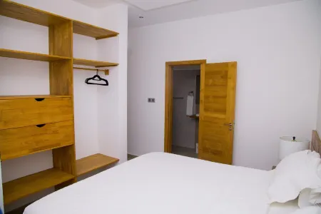 Luxury villa with pool - 10 minutes from the beach!