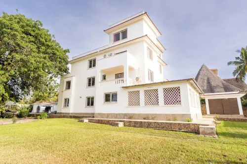 Queens Chateau Boutique Villa