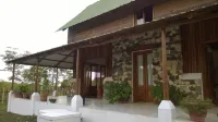 Beautiful Cottage in Rio Dulce Forest Farm  호텔
