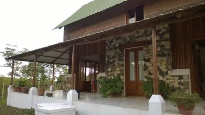 Beautiful Cottage in Rio Dulce Forest Farm Hoteles en 