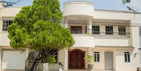 Comfortable apartment  3 People in North of Montería in front of shopping center