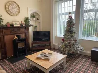 Cosy & spacious terraced house. Family & dog friendly 아난 호텔