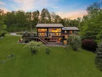 White Mtn Lux Retreat - Hot Tub, Sauna & Game Room 바틀릿 호텔