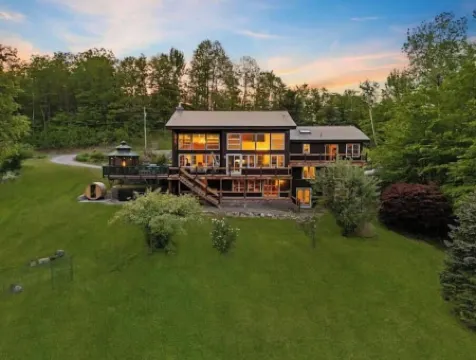 Luxury Ski Lodge w Hot Tub + Sauna Bartlett, NH