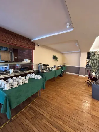 Halfway House Inn Country Lodge Отели в г. Тинтинулл