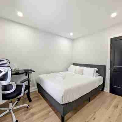 Bright 2BR Home – Walk to Shops & Restaurants Rooms