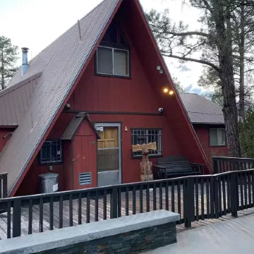 Doe Cabin Cozy Retreat Among the Pines
