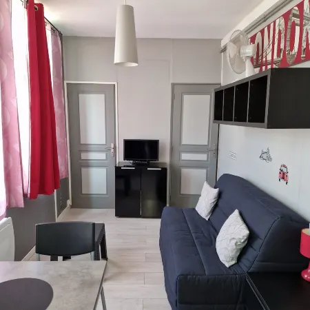 Studio 100m from the sea