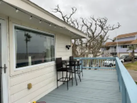 Charming Waterfront House w/ Private Fishing Pier