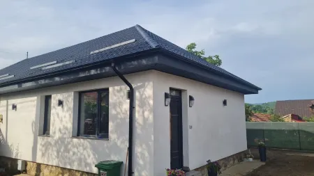 Charming 2-bedroom house in lovely Dărmănești with WiFi Отели в г. Darmanesti