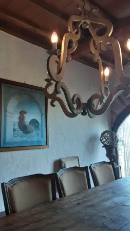 Celle di Lecchi is a characteristic Borgo on the hillside of Lecchi in Chianti Отели рядом с достопримечательностью «San Giusto in Salcio»