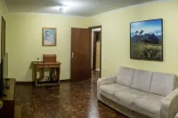 Urban Refuge in Curitiba. Cozy apartment 10 minutes from the center. Hotels in Vila Izabel