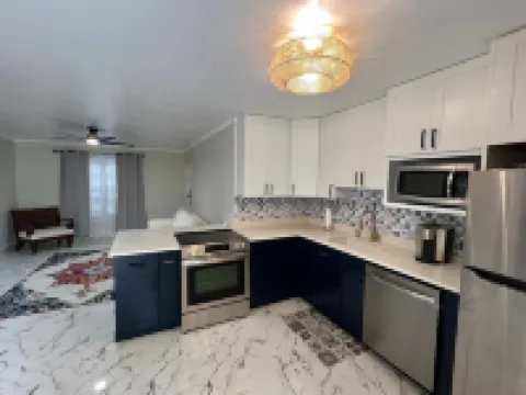 NEW Fully Renovated - Close to Beaches & Shopping!